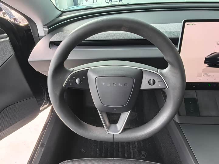 Фото 6 - Tesla Model 3
