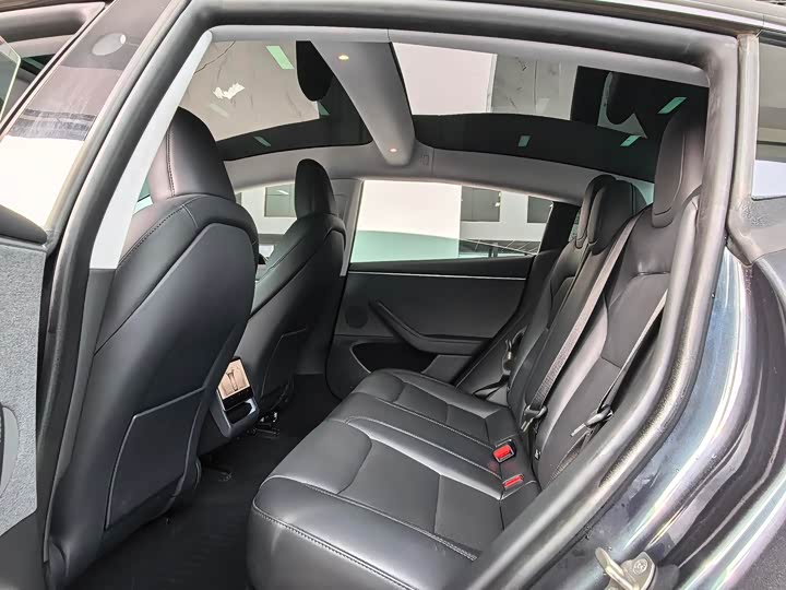 Фото 8 - Tesla Model 3