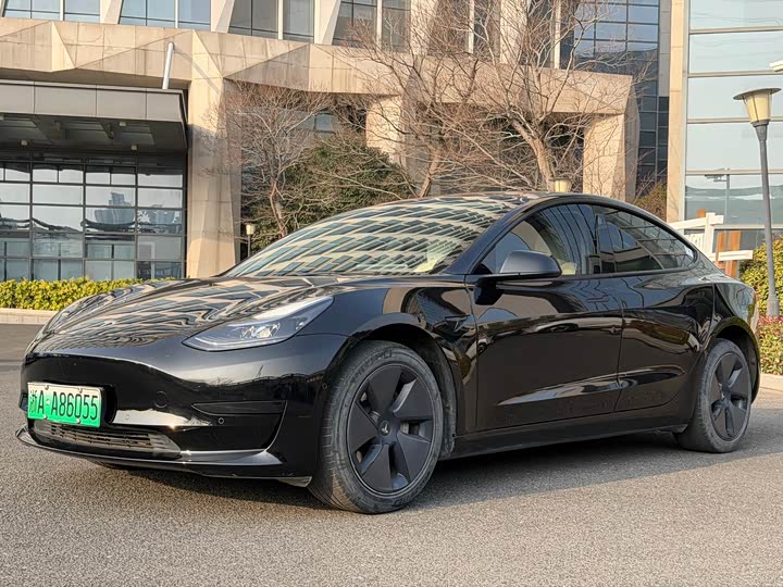 Фото 1 - Tesla Model 3