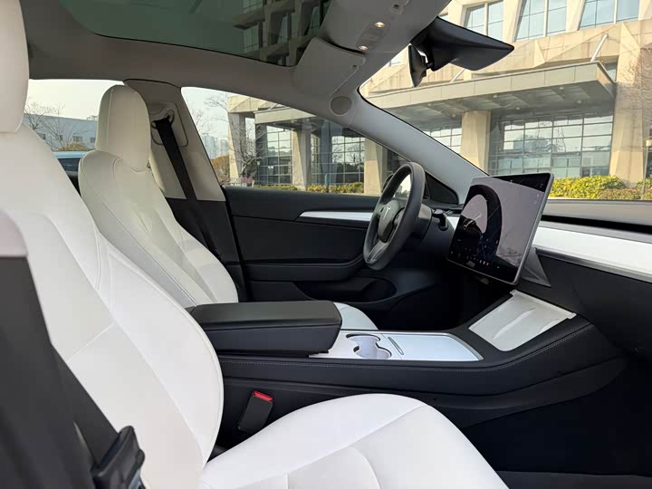 Фото 7 - Tesla Model 3