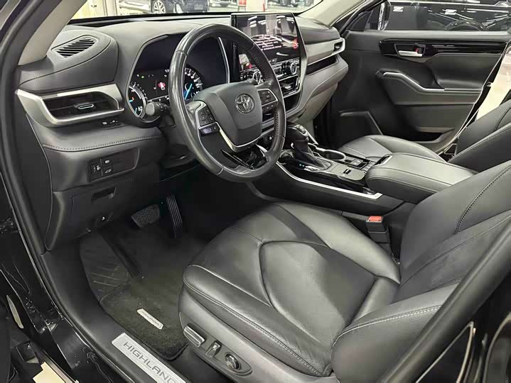 Фото 3 - Toyota Highlander