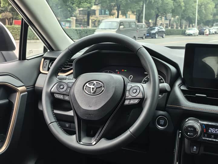 Фото 9 - Toyota Wildlander