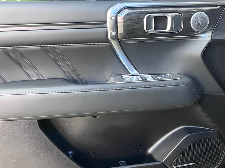 Фото 4 - Tank 400 Hybrid