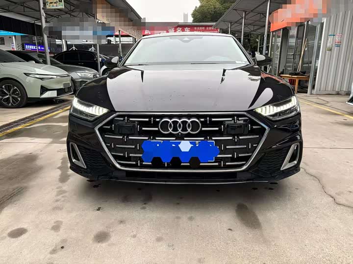 Фото 2 - Audi A7L