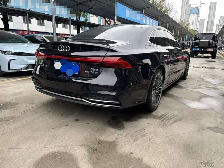 Фото 6 - Audi A7L