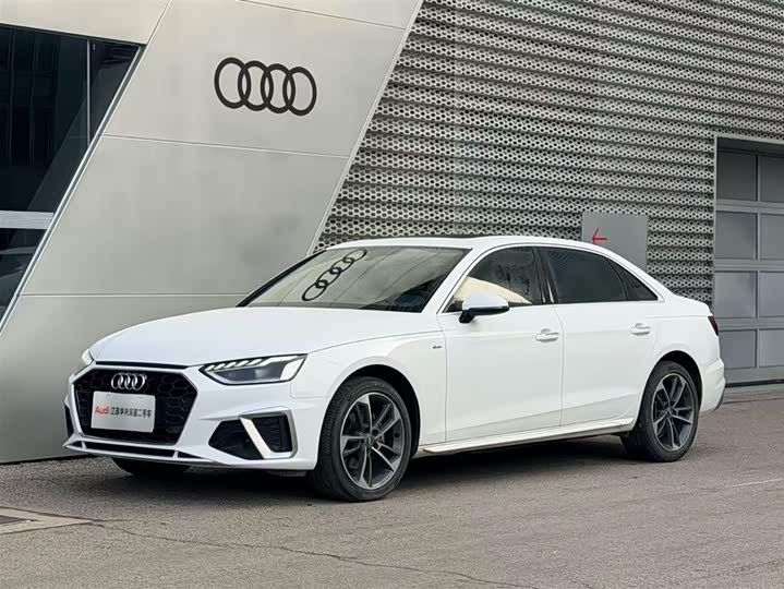 Фото 1 - Audi A4L