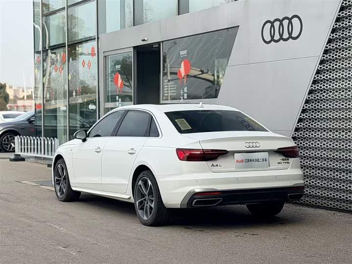 Фото 4 - Audi A4L