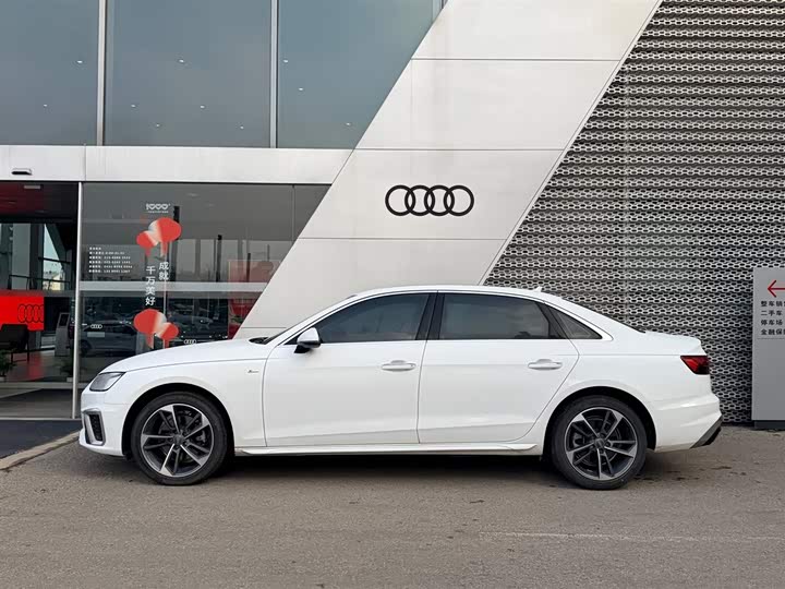 Фото 5 - Audi A4L