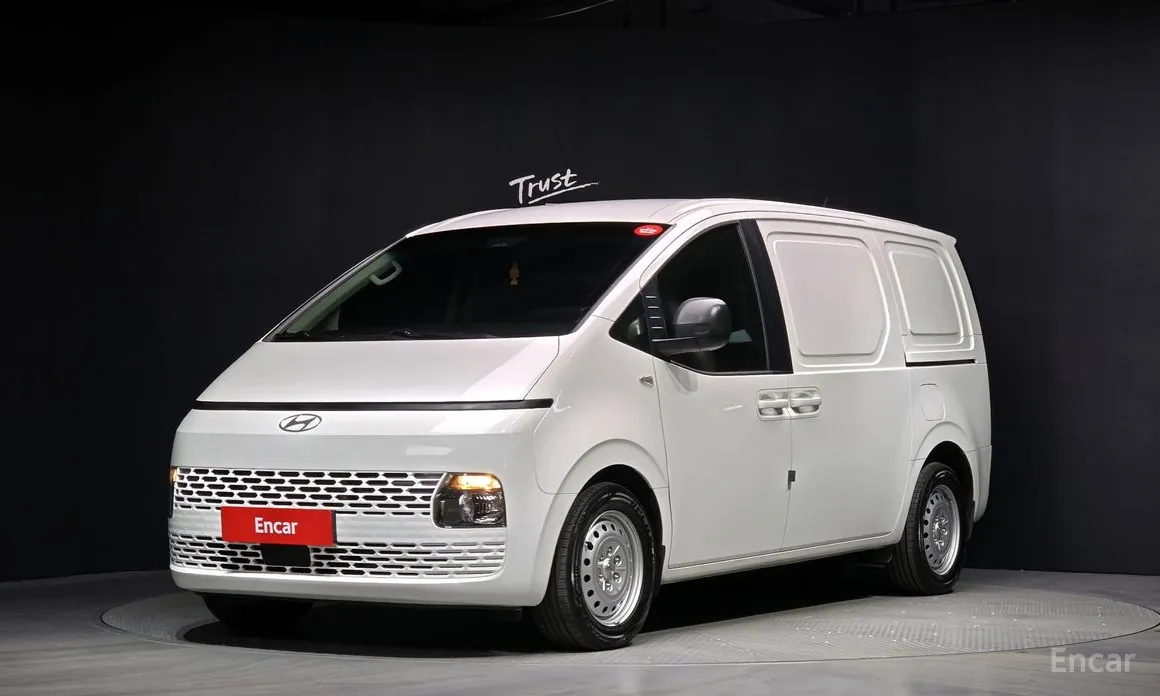 Фото 1 - Hyundai Staria