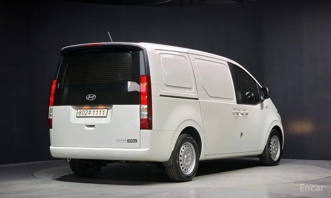 Фото 2 - Hyundai Staria