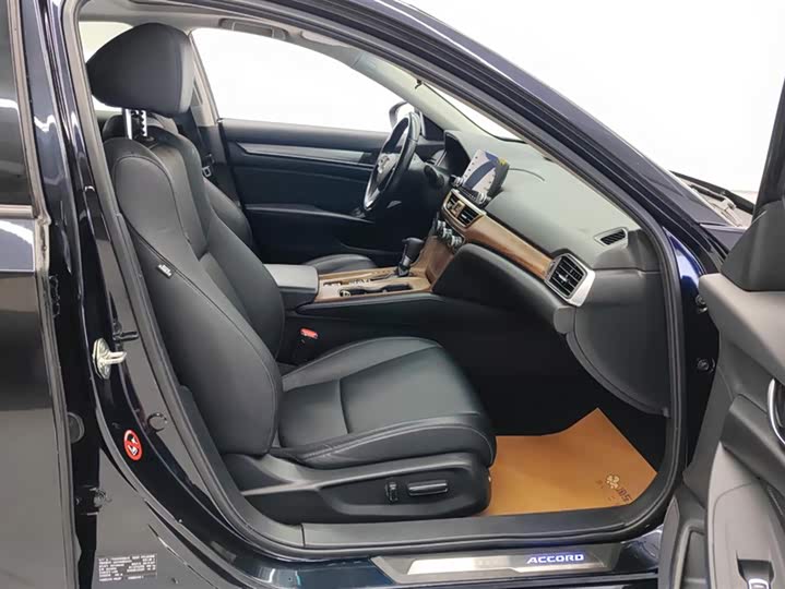 Фото 8 - Honda Accord