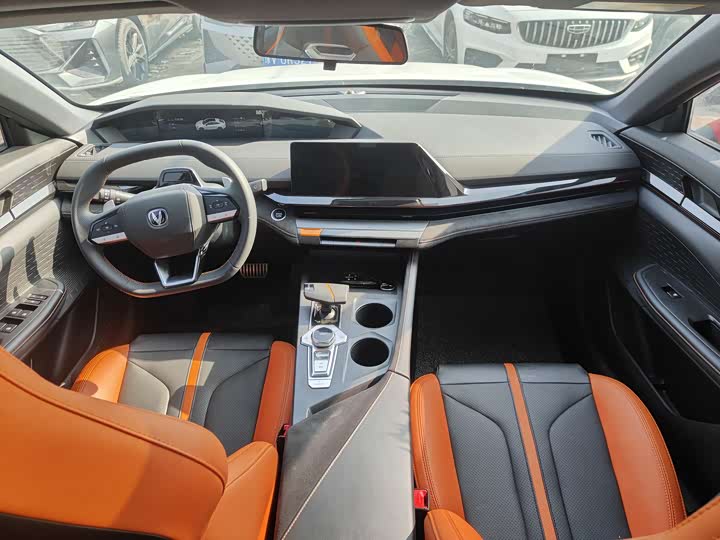 Фото 6 - Changan UNI-V