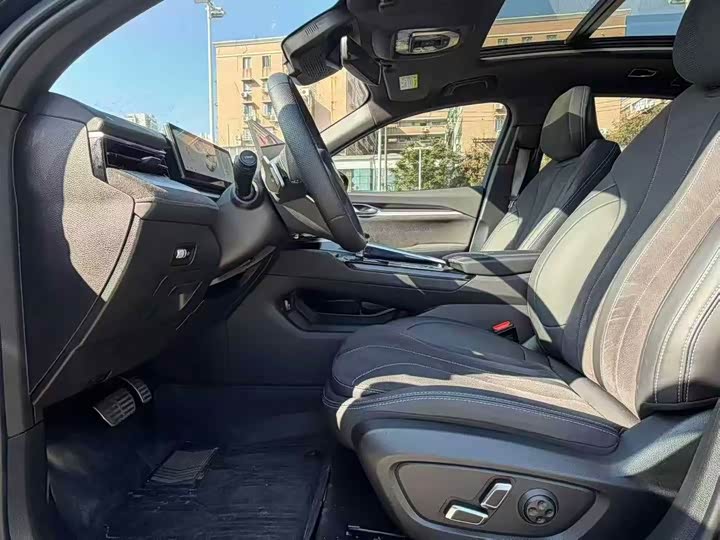 Photo 4 - Geely Preface