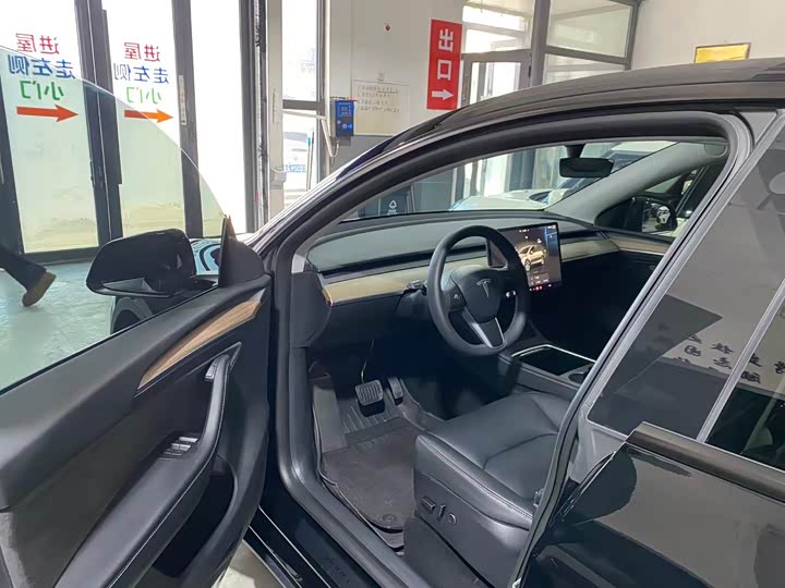 Фото 4 - Tesla Model Y