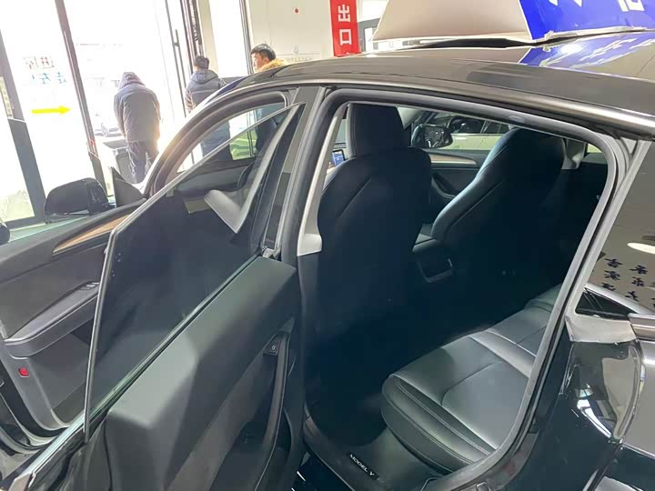 Фото 9 - Tesla Model Y