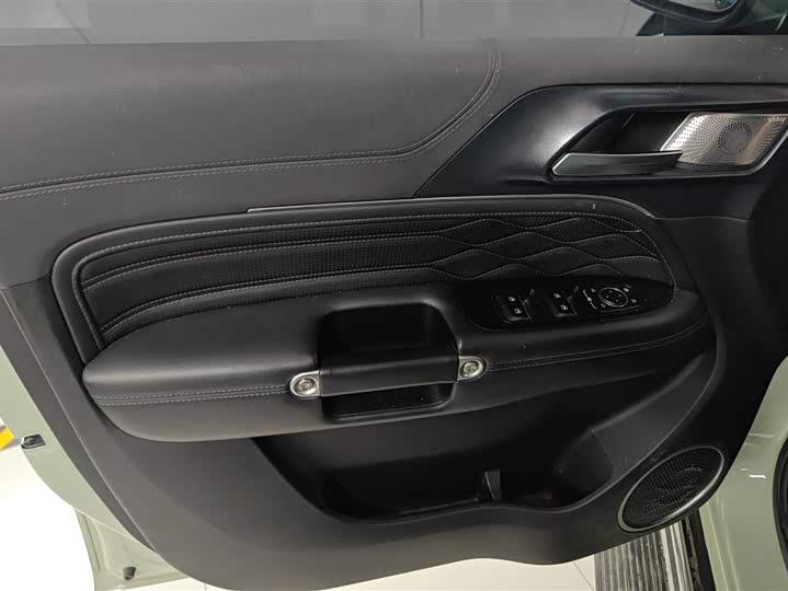 Фото 7 - Tank 300