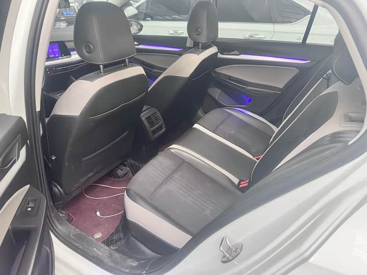 Фото 8 - Volkswagen Golf