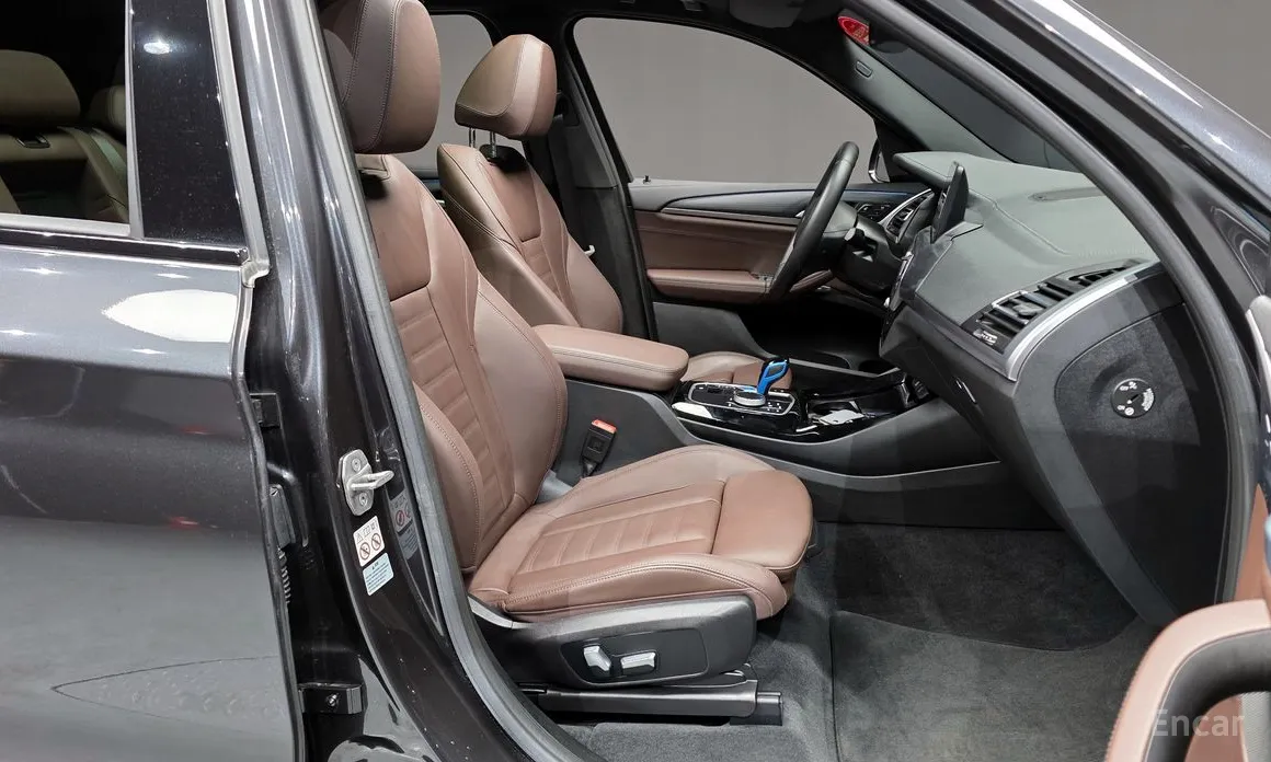 Фото 11 - BMW iX3