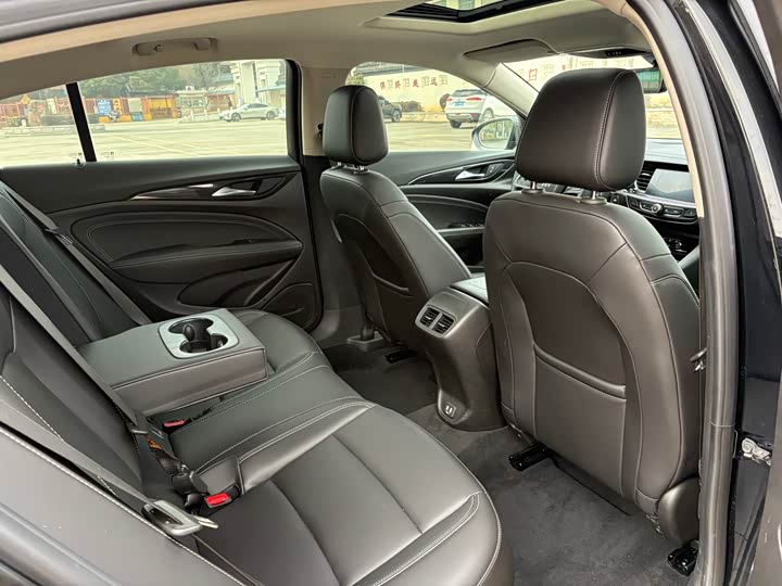 Фото 9 - Buick Regal