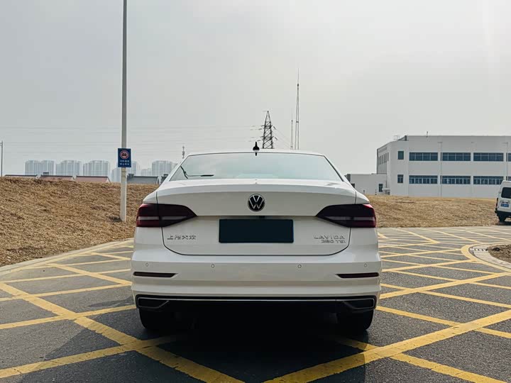 Фото 8 - Volkswagen Lavida