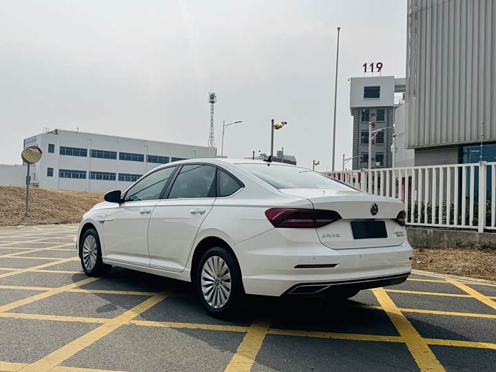 Фото 9 - Volkswagen Lavida