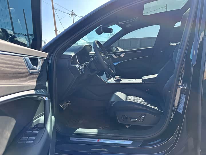 Фото 5 - Audi A6L