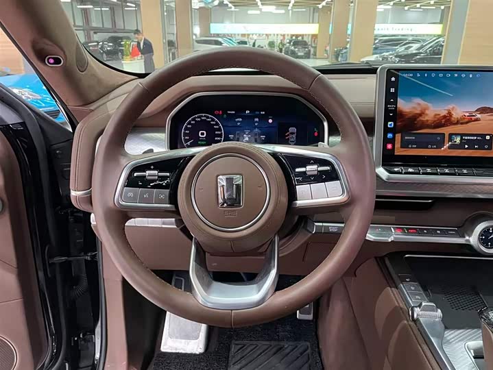 Фото 2 - Tank 700 Hybrid