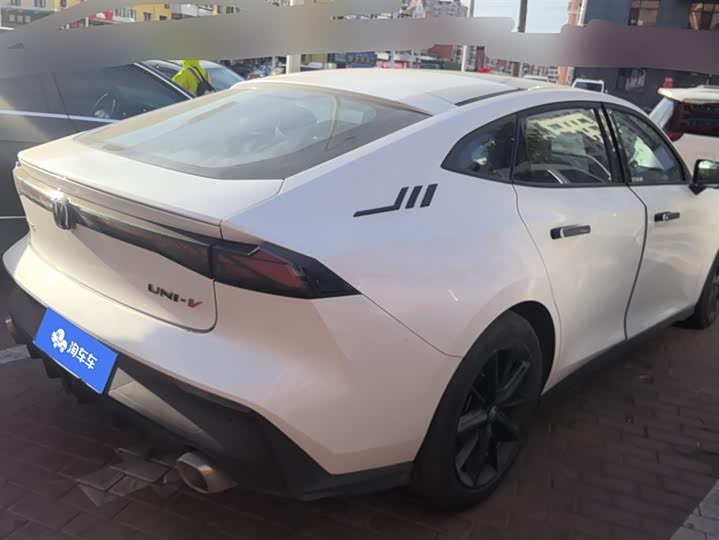 Фото 3 - Changan UNI-V