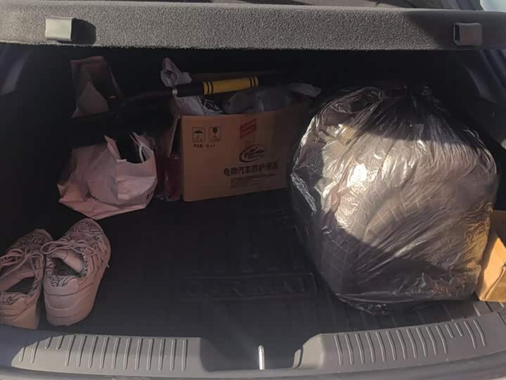 Фото 4 - Changan UNI-V