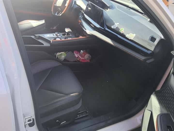 Фото 8 - Changan UNI-V