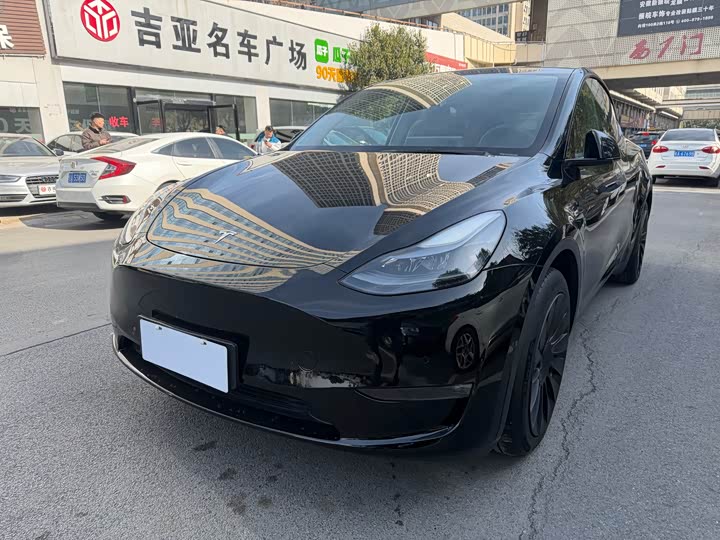Фото 1 - Tesla Model Y
