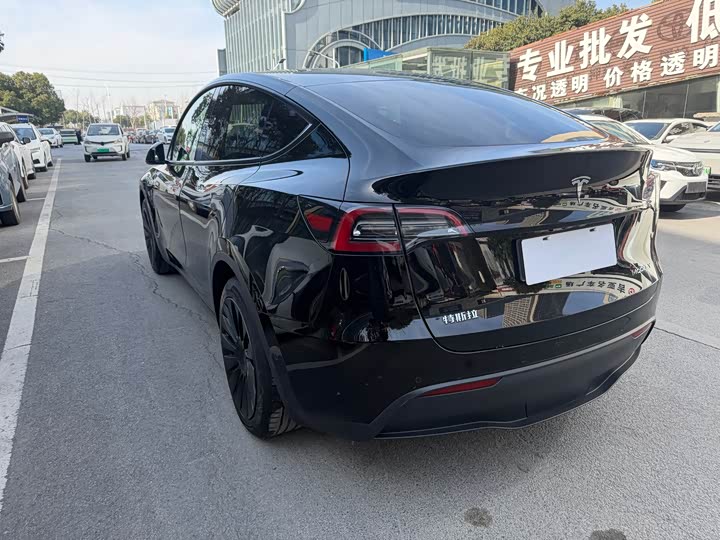 Фото 4 - Tesla Model Y