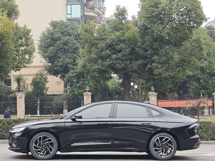 Фото 7 - Lincoln Z (Zephyr)