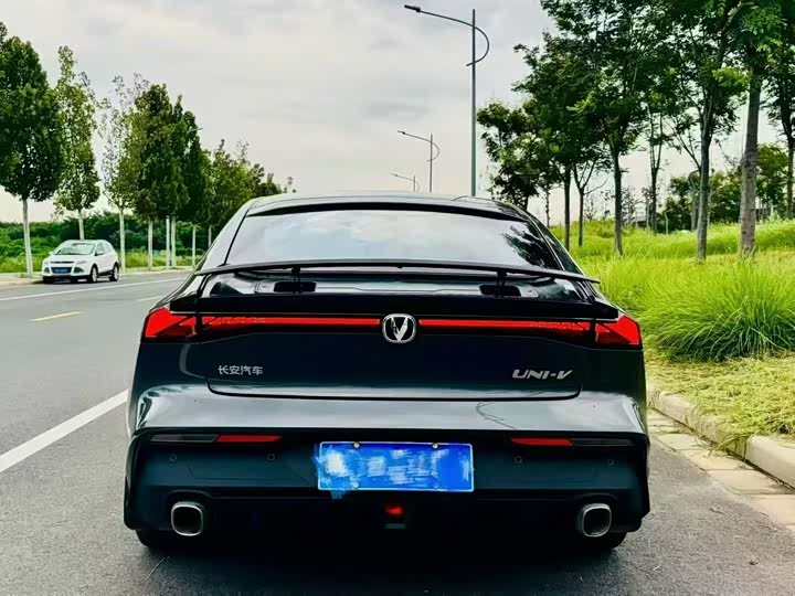 Фото 8 - Changan UNI-V