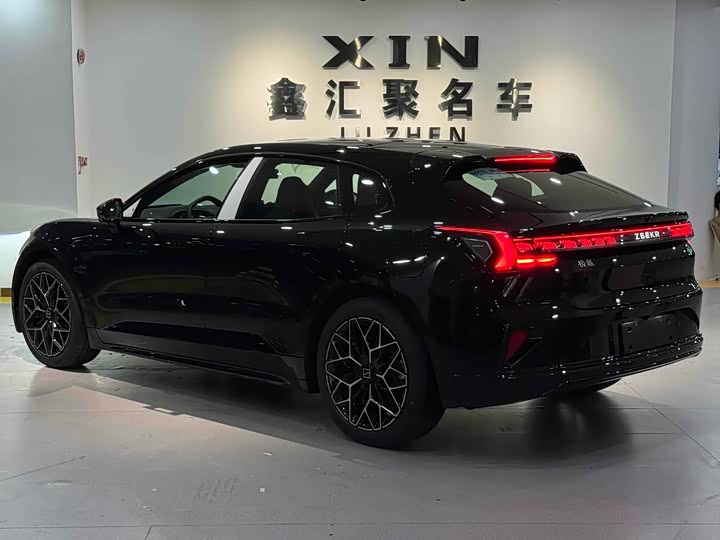 Фото 6 - Zeekr 001