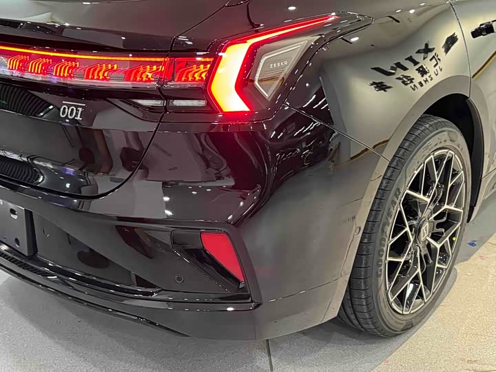Фото 7 - Zeekr 001
