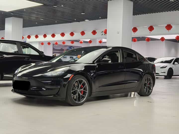 Фото 1 - Tesla Model 3