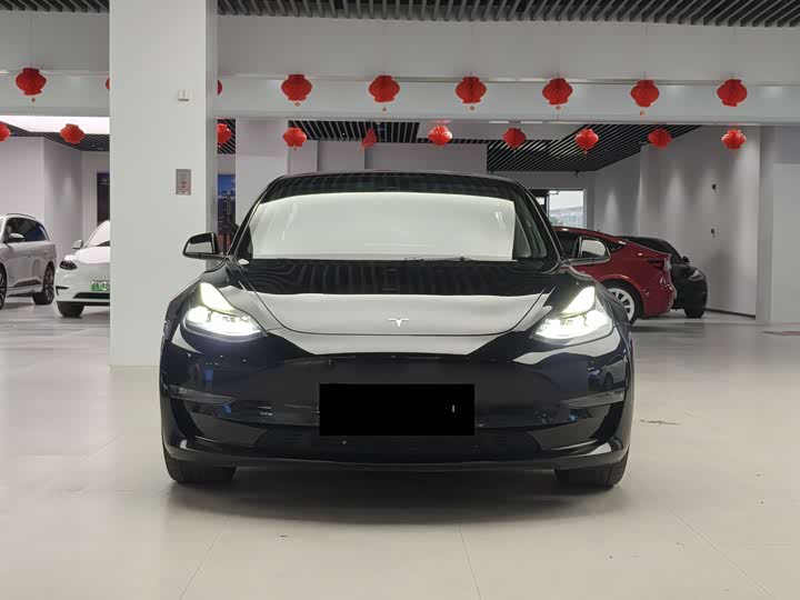 Фото 2 - Tesla Model 3