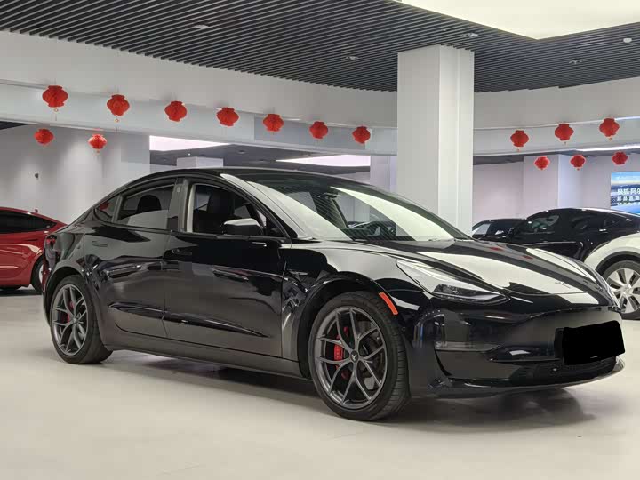 Фото 3 - Tesla Model 3