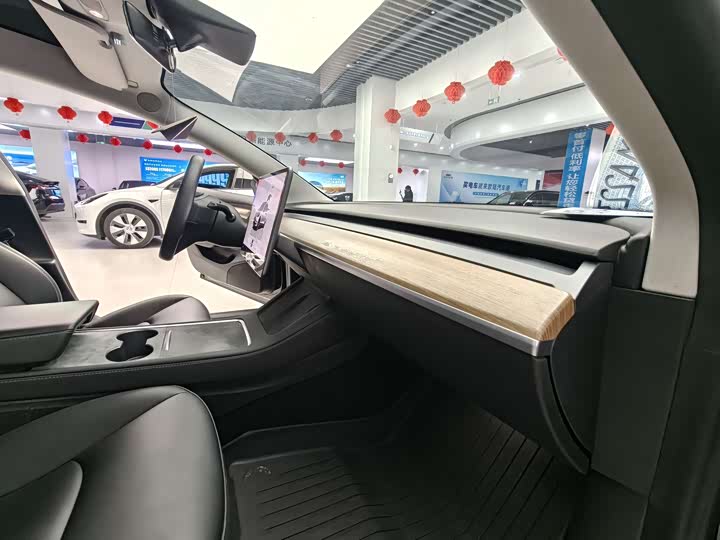 Фото 5 - Tesla Model 3