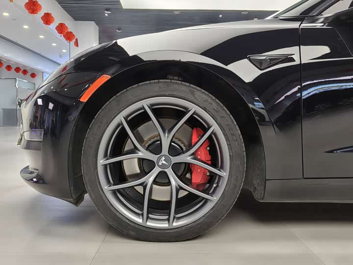 Фото 8 - Tesla Model 3