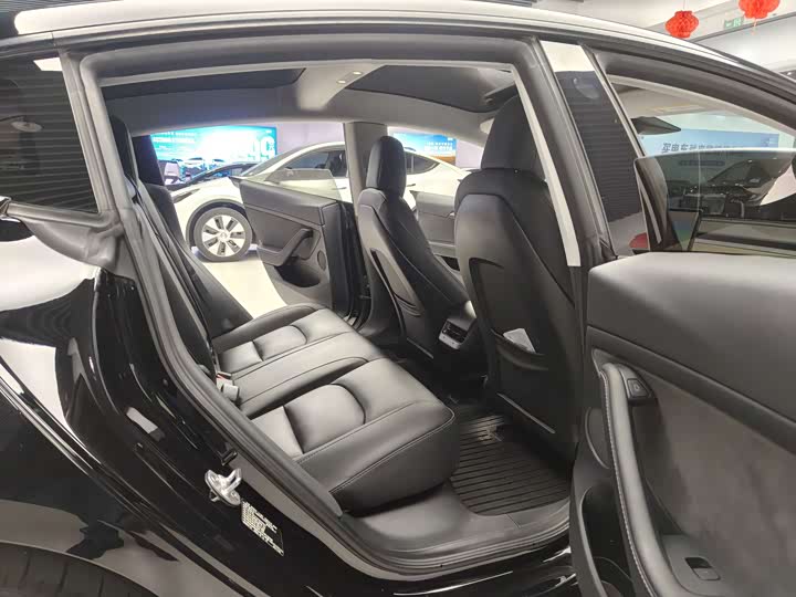 Фото 9 - Tesla Model 3