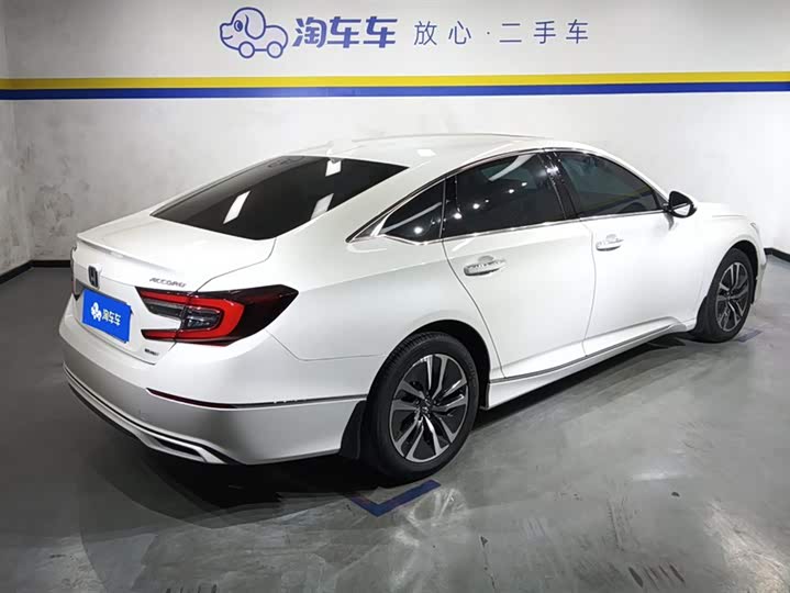 Фото 3 - Honda Accord