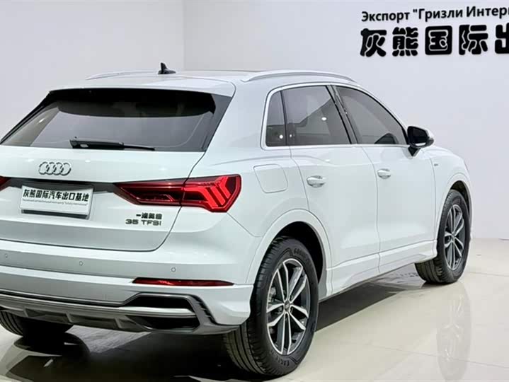 Фото 4 - Audi Q3