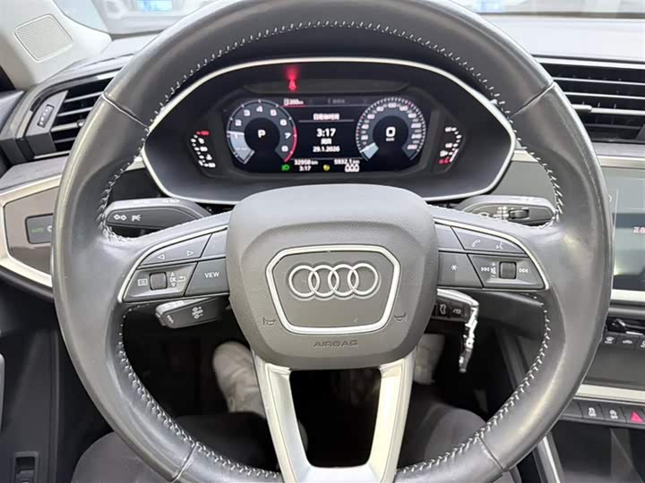 Фото 8 - Audi Q3