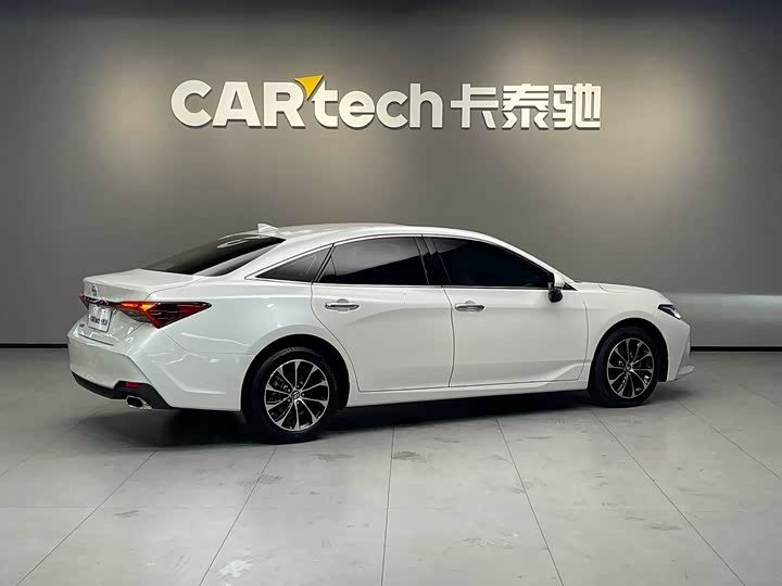 Фото 6 - Toyota Avalon