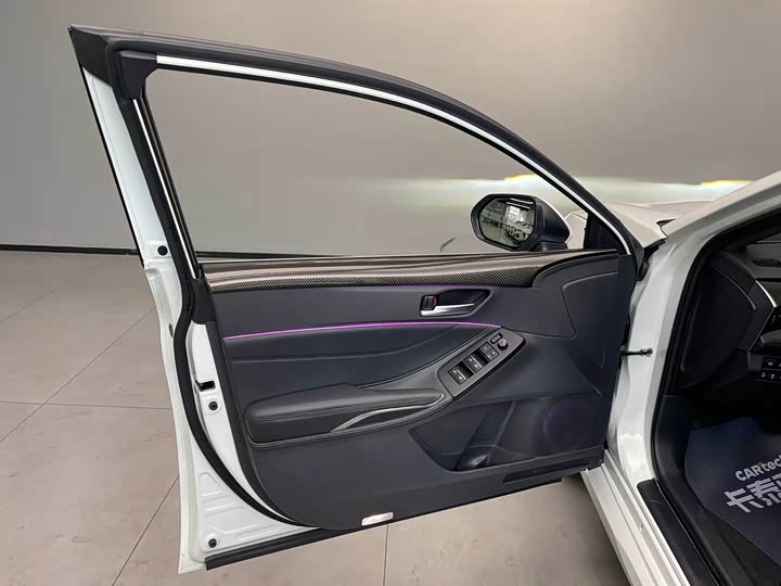 Фото 9 - Toyota Avalon