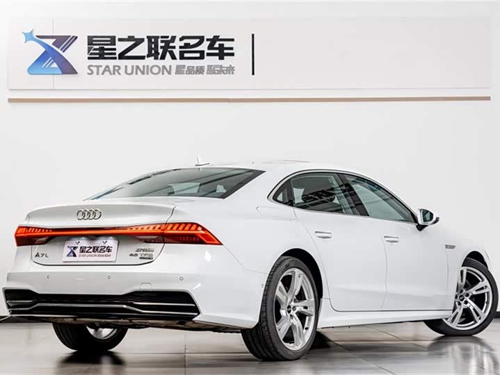 Фото 7 - Audi A7L