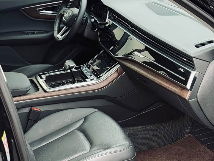 Фото 7 - Audi Q7