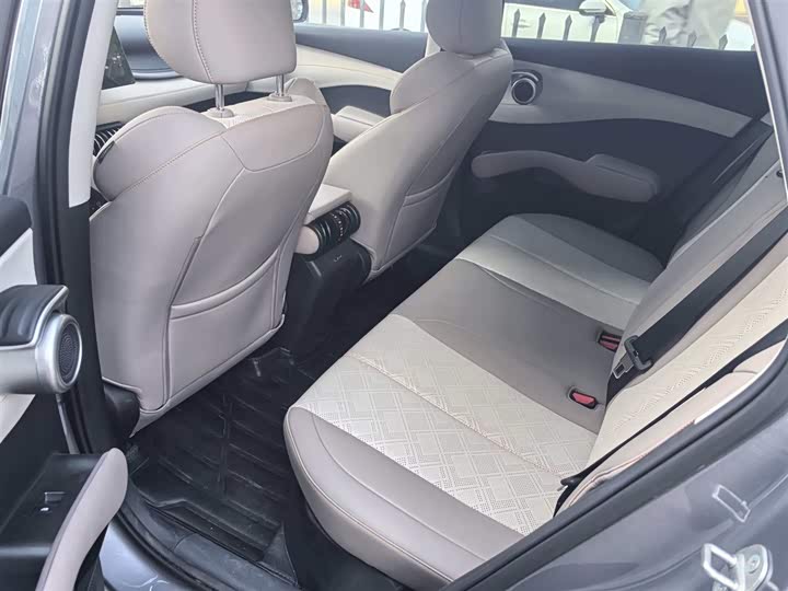 Фото 4 - BYD Yuan Plus